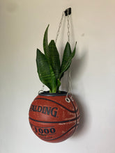 Charger l&#39;image dans la galerie,    decoration-nba-sneakers-room-ballon-de-basketball-planter-pot-de-fleurs-spalding
