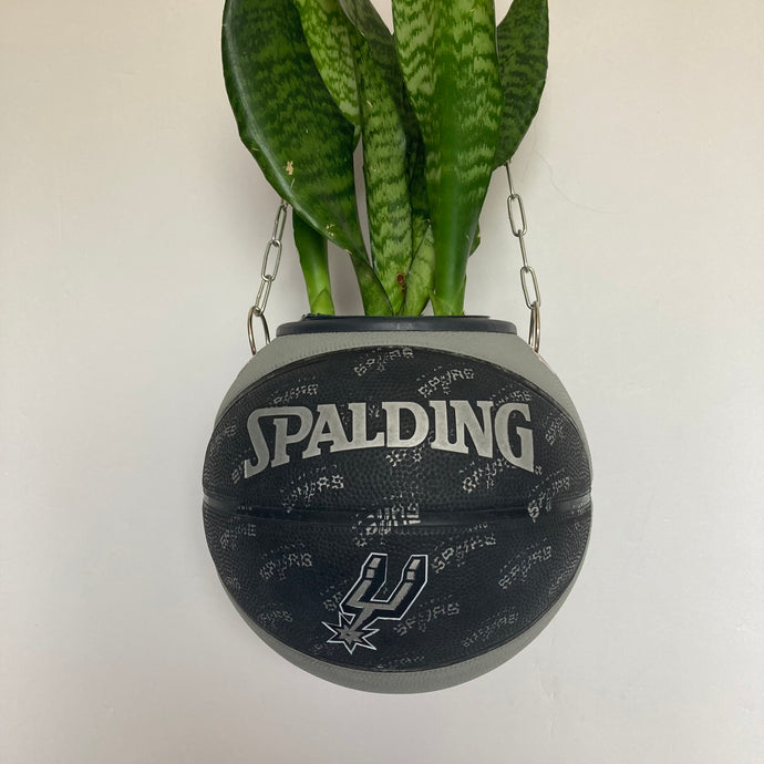      decoration-nba-sneakers-room-ballon-de-basketball-planter-pot-de-fleurs-spalding-spurs