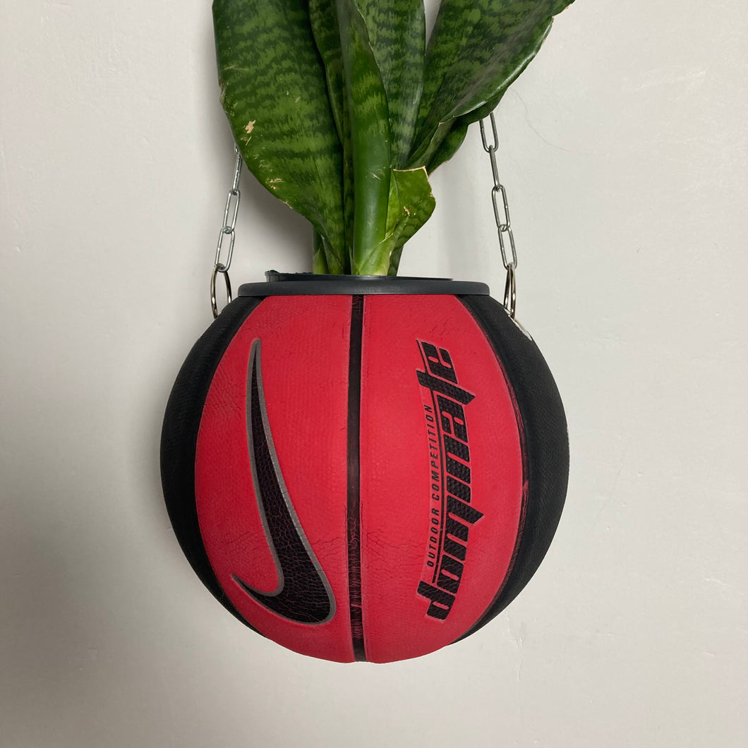decoration-nike-basket-ballon-de-basketball-planter-deco-pot-de-fleurs-swoosh-noir-et-rouge