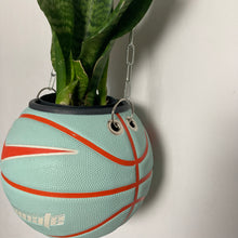 Charger l&#39;image dans la galerie, decoration-nike-basket-ballon-de-basketball-planter-deco-pot-de-fleurs-swoosh-vert-menthe

