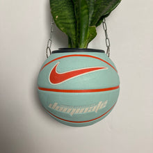 Charger l&#39;image dans la galerie, decoration-nike-basket-ballon-de-basketball-planter-deco-pot-de-fleurs-swoosh-vert-menthe
