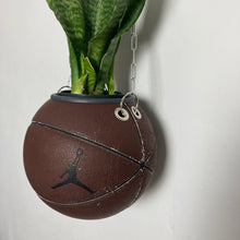 Charger l&#39;image dans la galerie, decoration-nike-jordan-basket-ballon-de-basketball-planter-deco-pot-de-fleurs
