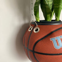 Charger l&#39;image dans la galerie, decoration-basketball-planter-ballon-de-basket-wilson-grizzlies-pot-de-fleurs-original
