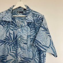 Charger l&#39;image dans la galerie, chemise-hawaienne-a-fleurs-homme-bleue
