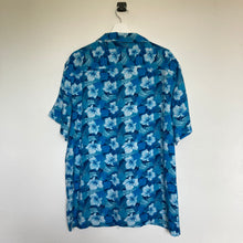 Charger l&#39;image dans la galerie,     chemise-hawaienne-homme-a-fleurs-bleue
