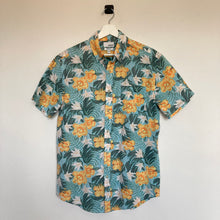 Charger l&#39;image dans la galerie, chemise-hawaienne-homme-a-fleurs-coloree
