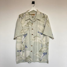 Charger l&#39;image dans la galerie, chemise-hawaienne-homme-en-soie-fleurs-colorees
