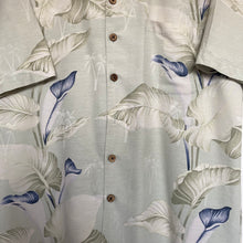 Charger l&#39;image dans la galerie, chemise-hawaienne-homme-en-soie-fleurs-colorees
