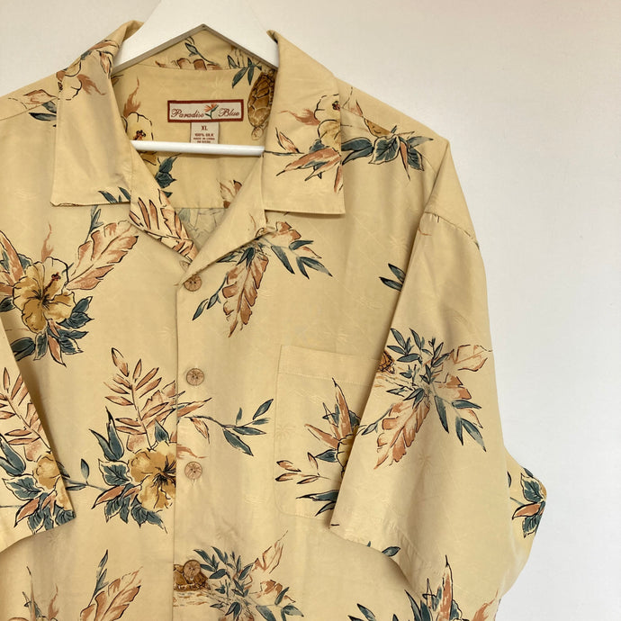      chemise-hawaienne-homme-en-soie-jaune