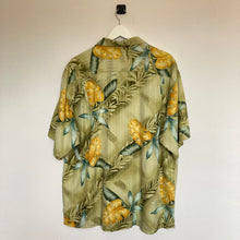 Charger l&#39;image dans la galerie,      chemise-hawaienne-homme-en-soie-tommy-bahama-vintage
