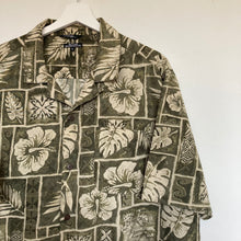 Charger l&#39;image dans la galerie, chemise-hawaienne-homme-vintage-a-fleurs
