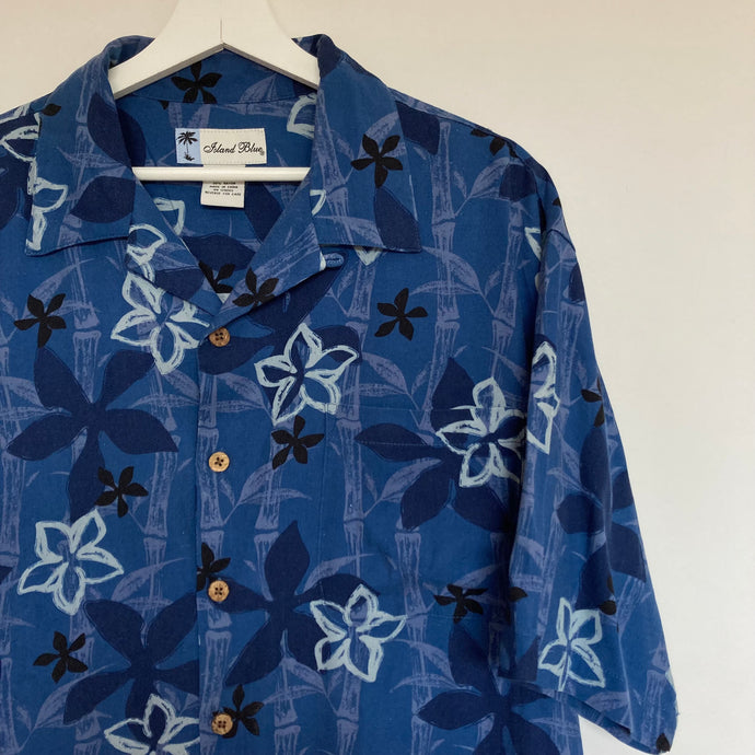 chemise-hawaienne-homme-vintage-en-soie-bleue