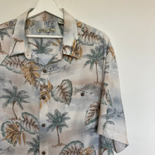 Charger l&#39;image dans la galerie, Chemise hawaïenne vintage 100% rayon
