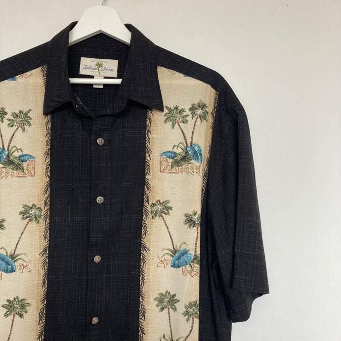     chemise-hawaienne-vintage-homme-motifs-fleurs-et-palmiers