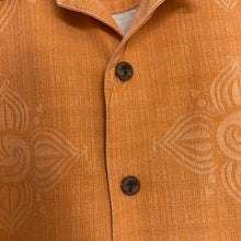 Charger l&#39;image dans la galerie, chemise-hawaienne-vintage-homme-orange-en-soie
