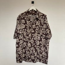 Charger l&#39;image dans la galerie, chemise-hawaienne-vintage-homme-soie-et-lin-motifs-fleurs
