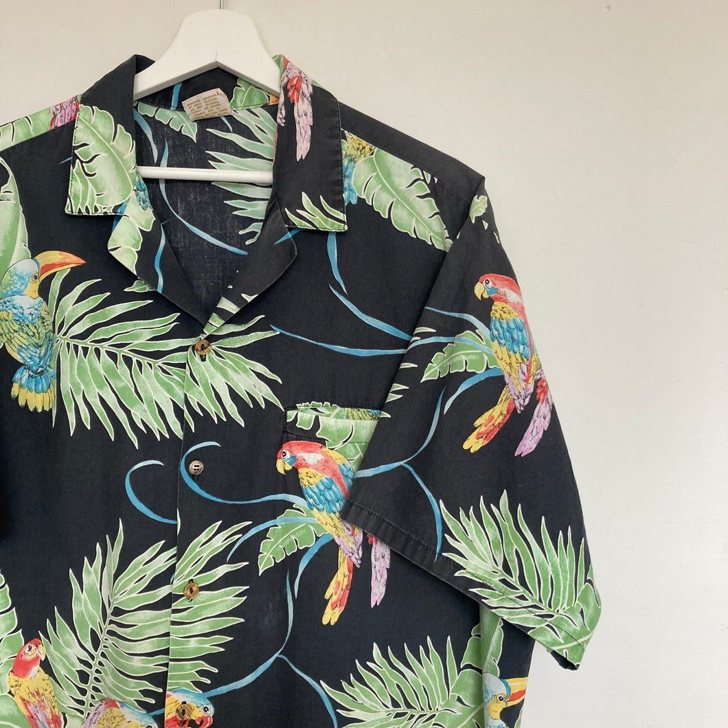     chemise-hawaienne-vintage-made-in-usa-homme-motifs-fleurs-et-perroquets