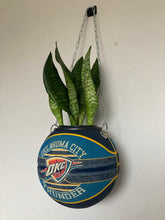 Charger l&#39;image dans la galerie, deco-ballon-de-basket-oklahoma-thunder-vase-plante-pot-de-fleur
