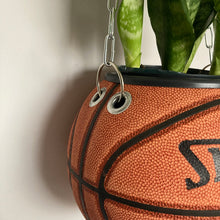 Charger l&#39;image dans la galerie, deco-ballon-de-basket-spalding-vase-plante-pot-de-fleur
