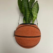 Charger l&#39;image dans la galerie, deco-ballon-de-basket-spalding-vase-plante-pot-de-fleur
