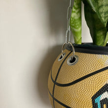 Charger l&#39;image dans la galerie, deco-ballon-de-basket-vase-plante-pot-de-fleur
