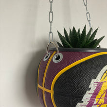 Charger l&#39;image dans la galerie, deco-basketball-plante-ballon-de-basket-recycle-lakers-nba
