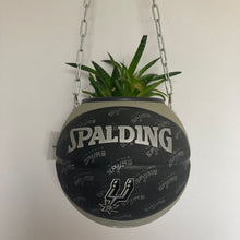 Charger l&#39;image dans la galerie, deco-basketball-plante-ballon-de-basket-recycle-spurs-nba
