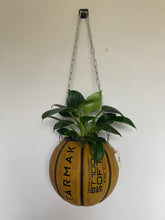 Charger l&#39;image dans la galerie, deco-basketball-plante-ballon-de-basket-recycle-tarmak
