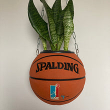 Charger l&#39;image dans la galerie, deco-basketball-plante-ballon-de-basket-spalding
