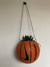 Charger l&#39;image dans la galerie, deco-basketball-vintage-ballon-de-basket-recycle-nike
