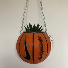 Charger l&#39;image dans la galerie, deco-basketball-vintage-ballon-de-basket-recycle-nike
