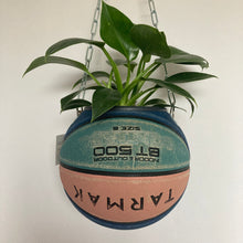 Charger l&#39;image dans la galerie,     deco-basketball-vintage-ballon-de-basket-recycle-tarmak

