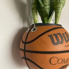 Charger l&#39;image dans la galerie, deco-basketball-vintage-plante-ballon-de-basket-wilson
