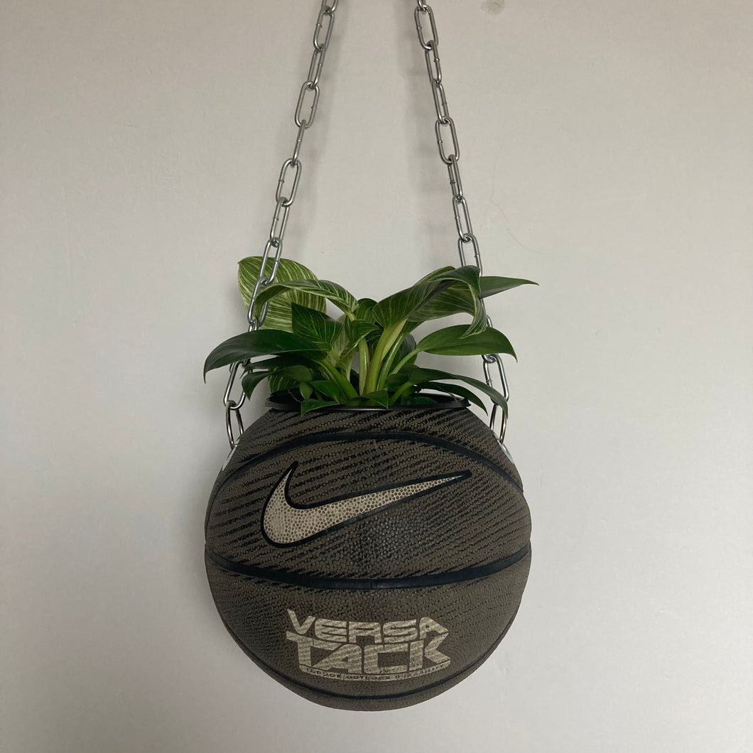 decoration-ballon-de-basket-transforme-en-pot-de-fleur-nike-basketball-planter