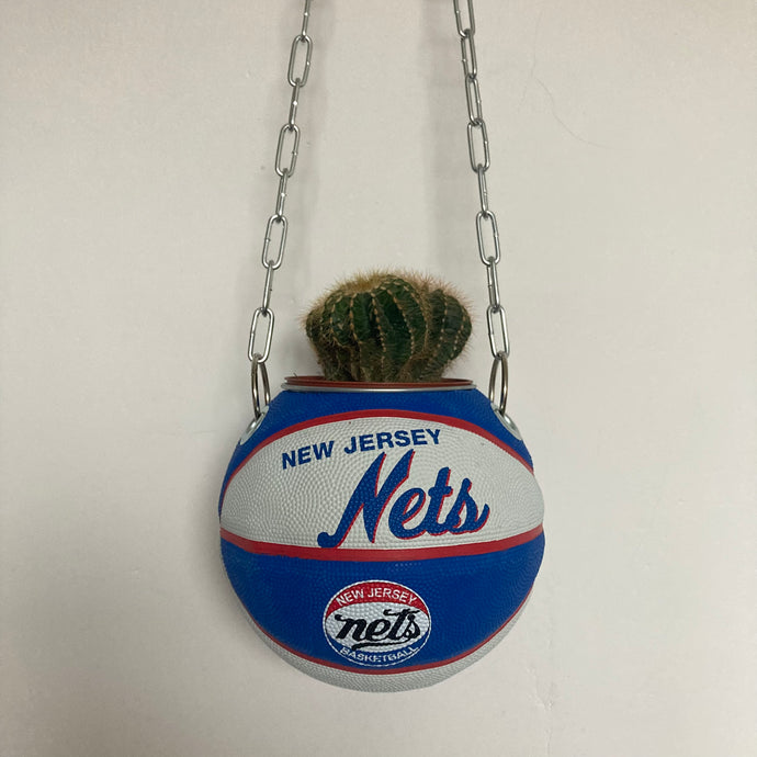 decoration-ballon-de-basket-transforme-en-pot-de-fleur-nets-basketball-planter