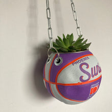 Charger l&#39;image dans la galerie, decoration-ballon-de-basket-transforme-en-pot-de-fleur-suns
