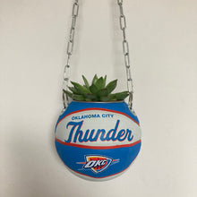Charger l&#39;image dans la galerie, decoration-ballon-de-basket-transforme-en-pot-de-fleur-thunder-basketball-planter
