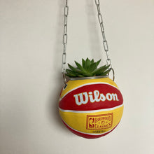 Charger l&#39;image dans la galerie, decoration-ballon-de-basket-transforme-en-pot-de-fleur-rockets-basketball-planter

