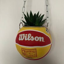 Charger l&#39;image dans la galerie, decoration-ballon-de-basket-transforme-en-pot-de-fleur-rockets-basketball-planter

