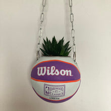 Charger l&#39;image dans la galerie, decoration-ballon-de-basket-transforme-en-pot-de-fleur-suns-basketball-planter
