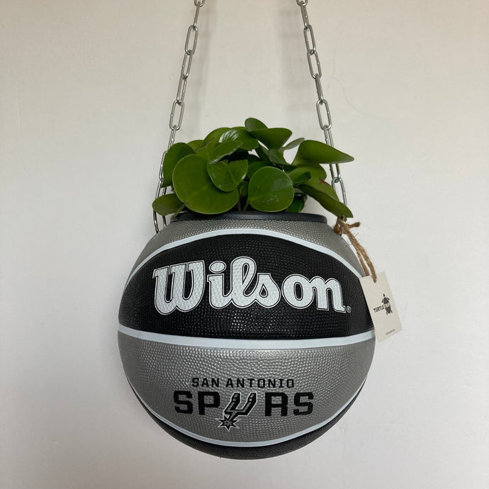    decoration-ballon-de-basket-transforme-en-pot-de-fleurs-spurs