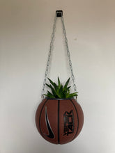 Charger l&#39;image dans la galerie, decoration-basketball-plante-ballon-de-basket-vase-nike
