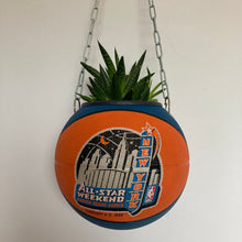 Charger l&#39;image dans la galerie,    decoration-basketball-plante-ballon-de-basket-vintage-orange-bleu
