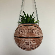 Charger l&#39;image dans la galerie, decoration-basketball-plante-ballon-de-basket-vintage
