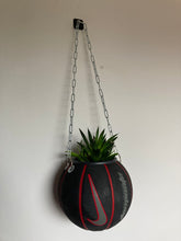 Charger l&#39;image dans la galerie, decoration-basketball-plante-vase-ballon-de-basket-nike-nba
