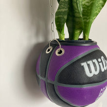 Charger l&#39;image dans la galerie,      decoration-basketball-planter-ballon-de-basket-wilson-kings-pot-de-fleurs-original
