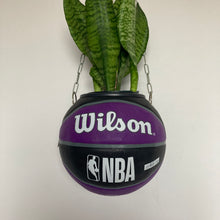 Charger l&#39;image dans la galerie,      decoration-basketball-planter-ballon-de-basket-wilson-kings-pot-de-fleurs-original
