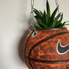 Charger l&#39;image dans la galerie, decoration-basketball-vintage-plante-vase-ballon-de-basket-nike-nba
