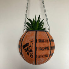 Charger l&#39;image dans la galerie, decoration-basketball-vintage-vase-plante-ballon-de-basket-adidas-nba
