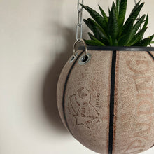 Charger l&#39;image dans la galerie, decoration-basketball-vintage-vase-plante-ballon-de-basket-nba
